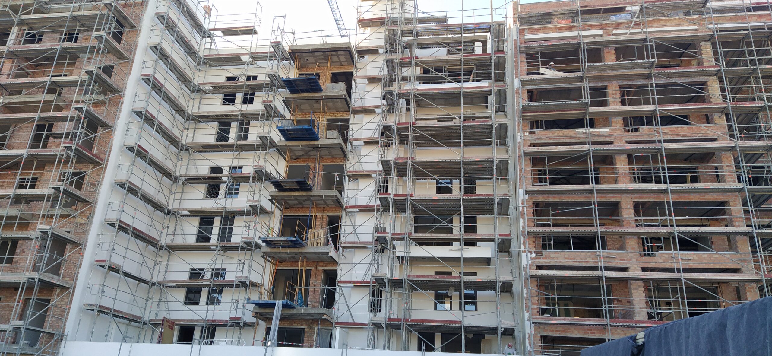 Nave industrial con estructura metálica